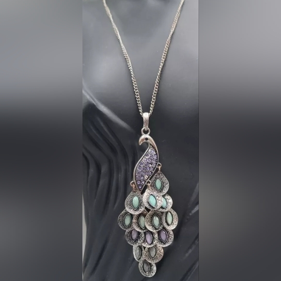 Elegant Silver and Purple Peacock Pendant Necklace - Picture 4 of 7